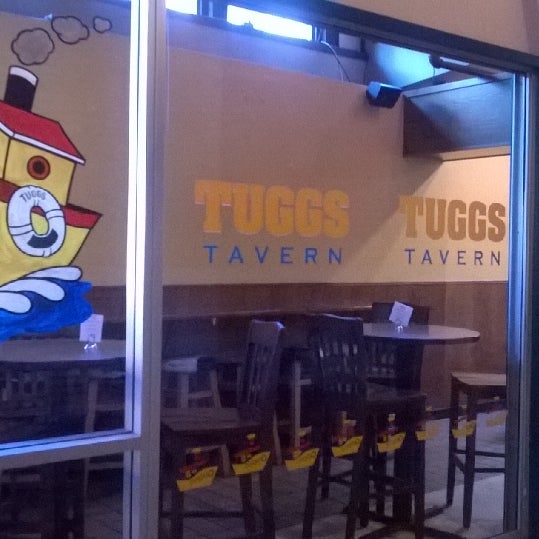 Foto tirada no(a) Tuggs River Saloon por Tanya B. em 8/12/2014