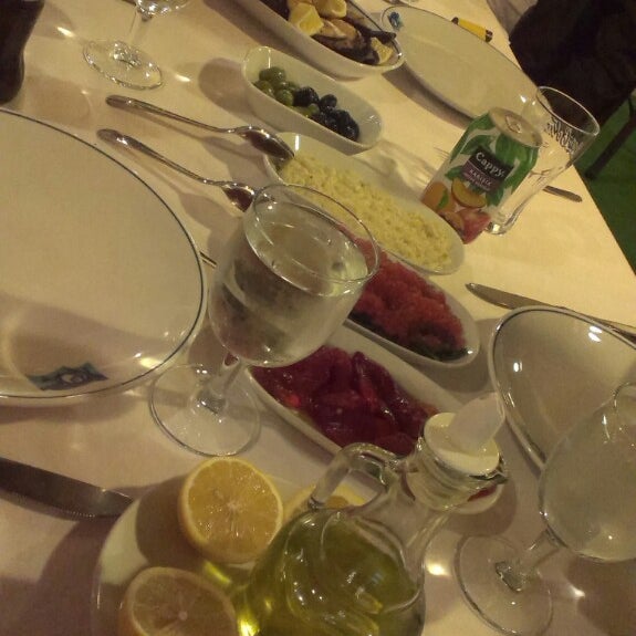 Снимок сделан в Koç Restaurant пользователем Sema T. 4/25/2014