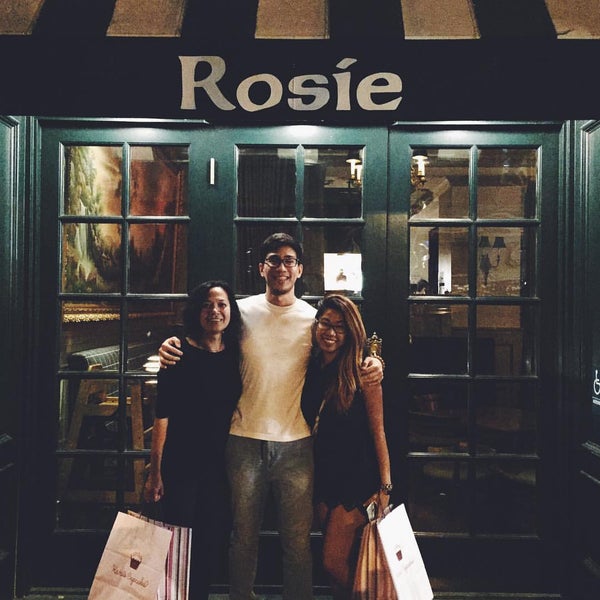 Das Foto wurde bei Rosie McCann&#39;s Irish Pub &amp; Restaurant von Jonjo R. am 8/31/2015 aufgenommen
