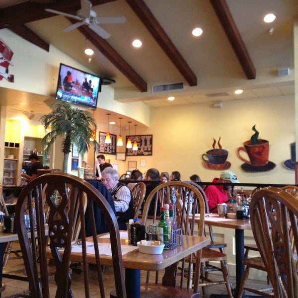 Photo taken at Jinky&#39;s Cafe Santa Monica by Криска on 2/12/2013