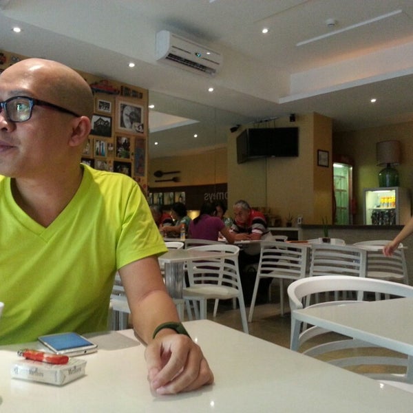 4/19/2013 tarihinde Beng C.ziyaretçi tarafından Homeys Cafe'de çekilen fotoğraf