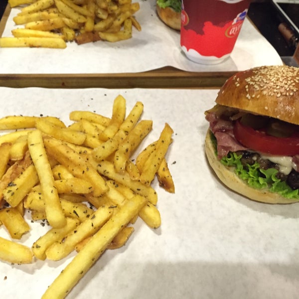 9/19/2015にDilan U.がWanted Burgerで撮った写真