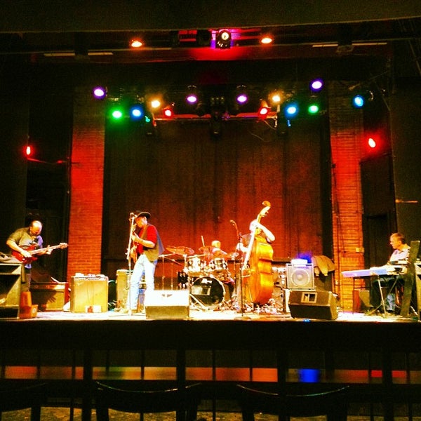 Foto tomada en Mesa Theatre  Club &amp; Lounge  por Matthew C. el 2/27/2013