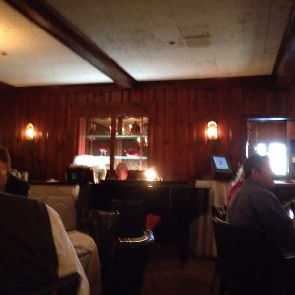 4/19/2014にMichael D.がKen&#39;s Steak Houseで撮った写真
