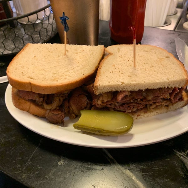 Foto tirada no(a) Eisenberg&#39;s Sandwich Shop por Cindy W. em 5/5/2019