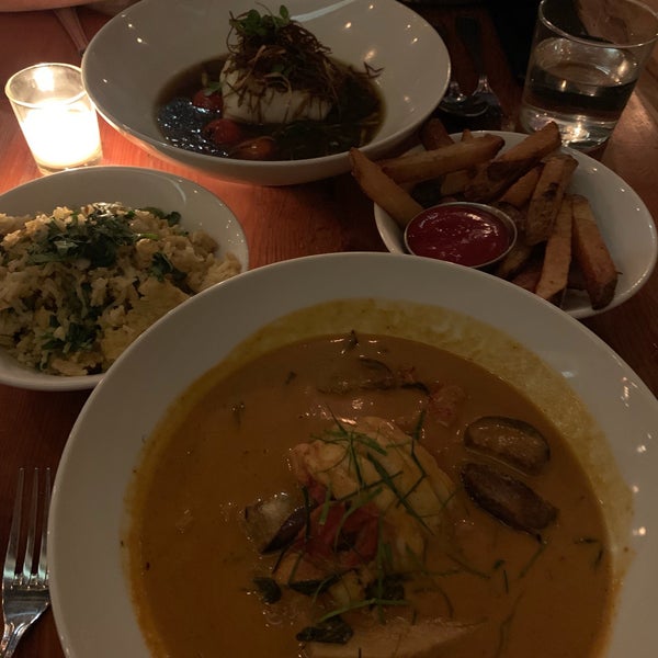 Photo taken at Crave Fishbar by Cindy W. on 3/6/2019