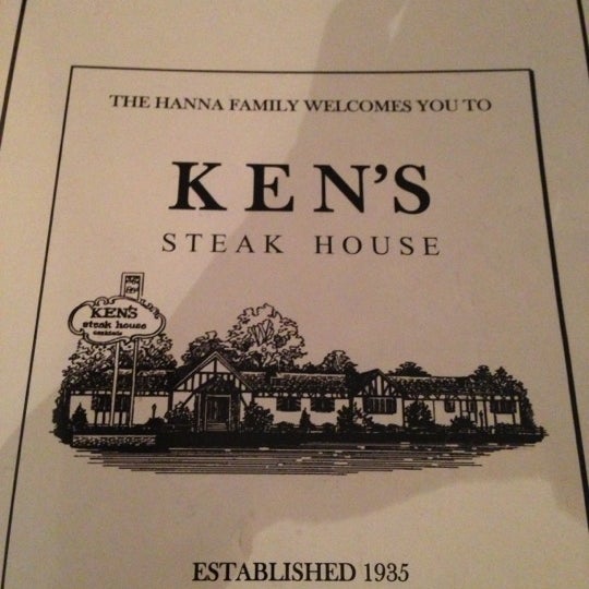 Foto scattata a Ken&#39;s Steak House da T W. il 12/8/2012