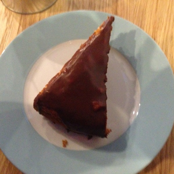 2/8/2014 tarihinde Julia K.ziyaretçi tarafından Cake &amp; Coffee'de çekilen fotoğraf
