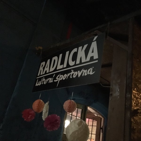รูปภาพถ่ายที่ Radlická - kulturní sportovna โดย Monča P. เมื่อ 9/25/2016