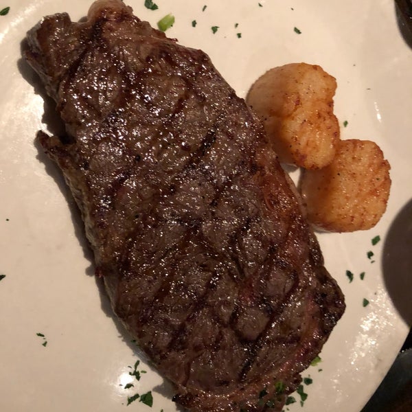 Photo taken at Vince Young Steakhouse by Aiko K. on 3/13/2018