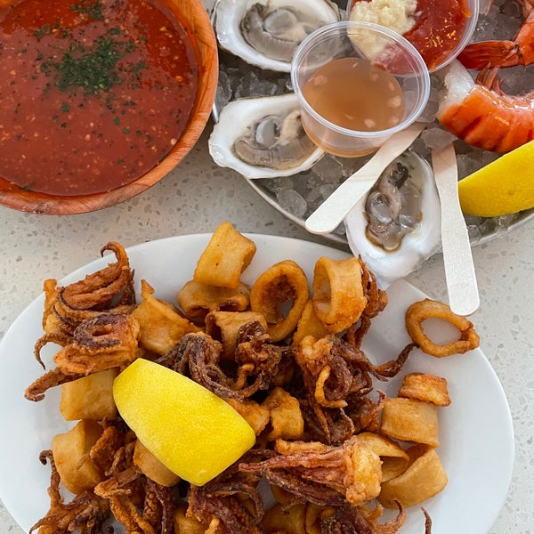 Scales & Shells Seafood Restaurant in Newport