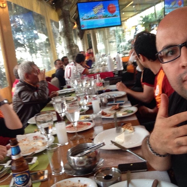 10/18/2014에 Salih ♤.님이 Mehmet Sait Restaurant에서 찍은 사진