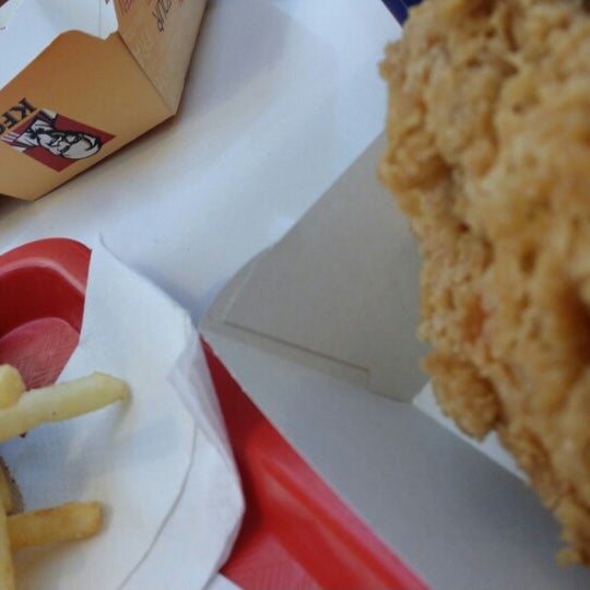 Photo taken at KFC by Koke O. on 8/6/2014