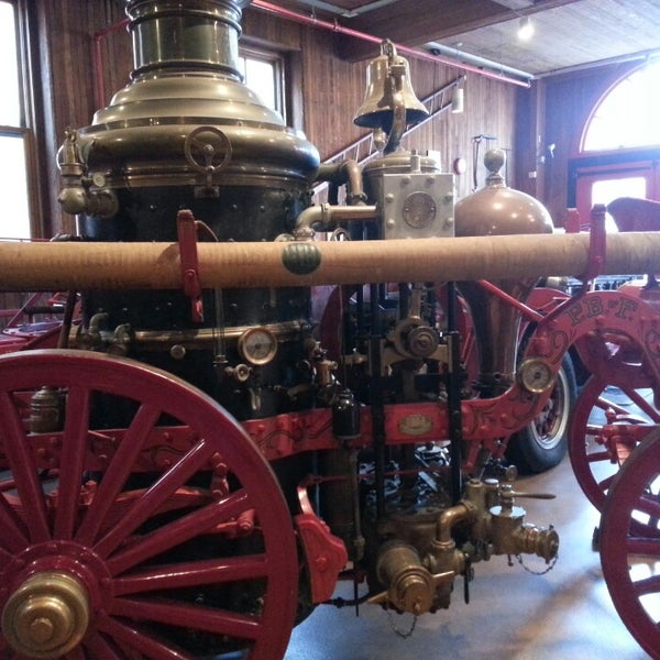 Снимок сделан в Fireman&#39;s Hall Museum пользователем Randall B. 11/9/2013