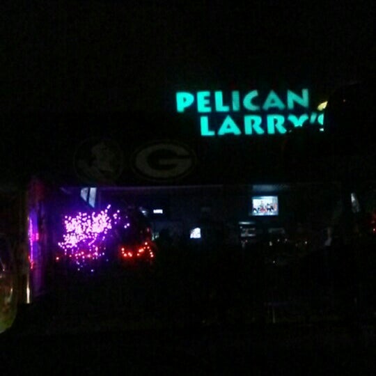 Foto diambil di Pelican Larry’s Raw Bar &amp; Grill - Pine Ridge Rd oleh Turbo C. pada 11/23/2015