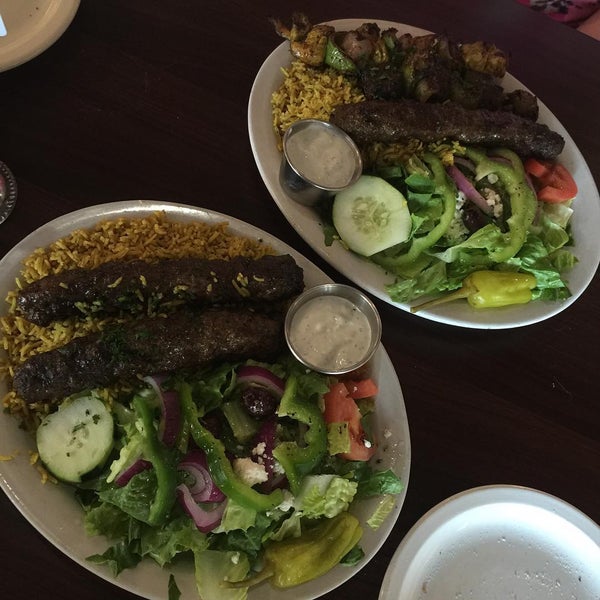 Das Foto wurde bei Almarah Mediterranean Cuisine von LenTex B. am 8/10/2015 aufgenommen