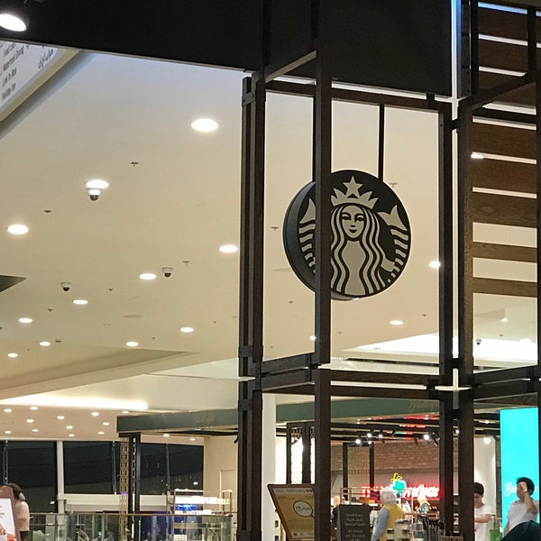 Foto tirada no(a) Starbucks por Habon R. em 10/11/2018