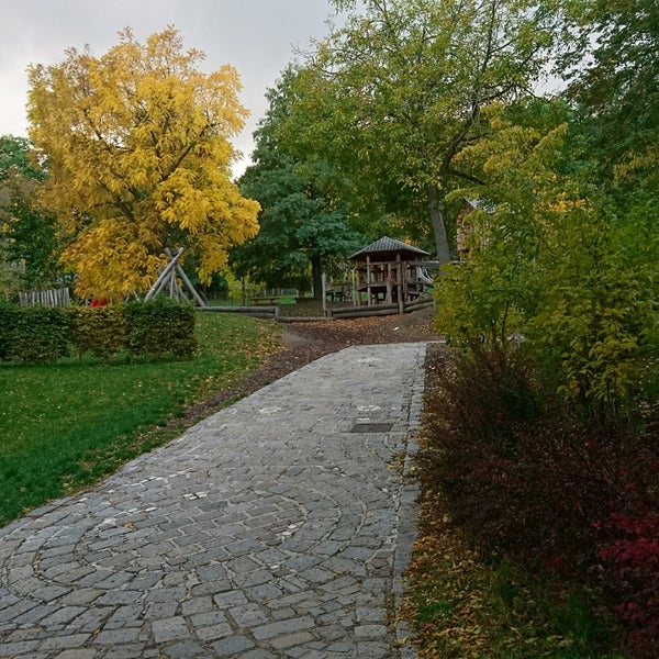 Foto tirada no(a) Pötzleinsdorfer Schlosspark por Trkr K. em 10/9/2017