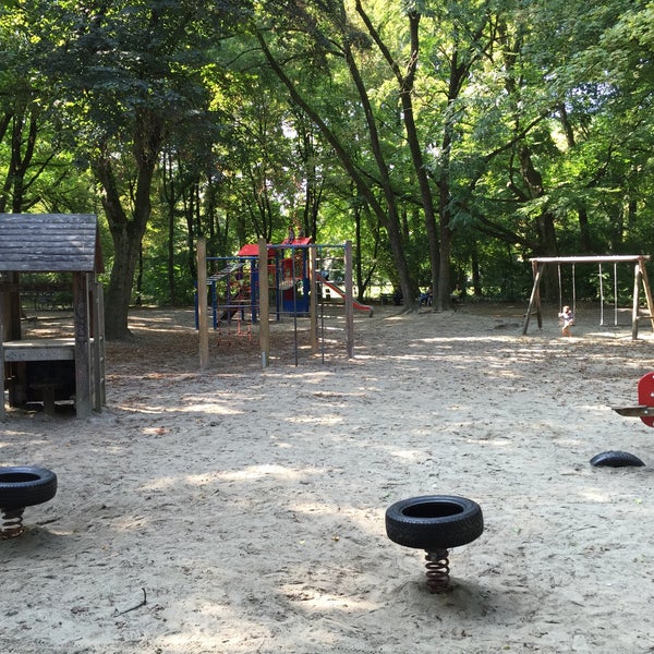 Photos At Spielplatz Nahe Eisbachwelle Englischer Garten Sud