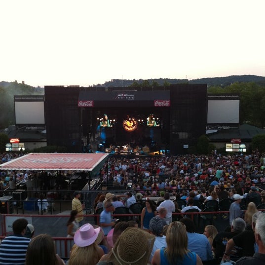 Photo prise au Oak Mountain Amphitheater par Alex C. le5/29/2011