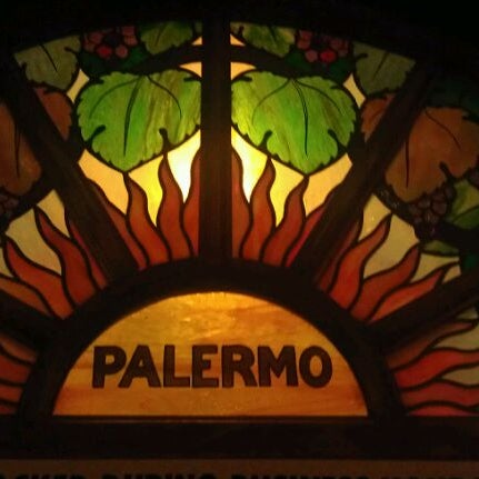 Foto tirada no(a) Palermo Italian Restaurant por Shok em 2/2/2012