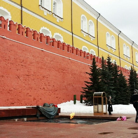 Караула и сейчас. Караула и сейчас. Рота почетного караула екатеринбург 2023. Рота почетного караула 71390. Почетный караул шаг.