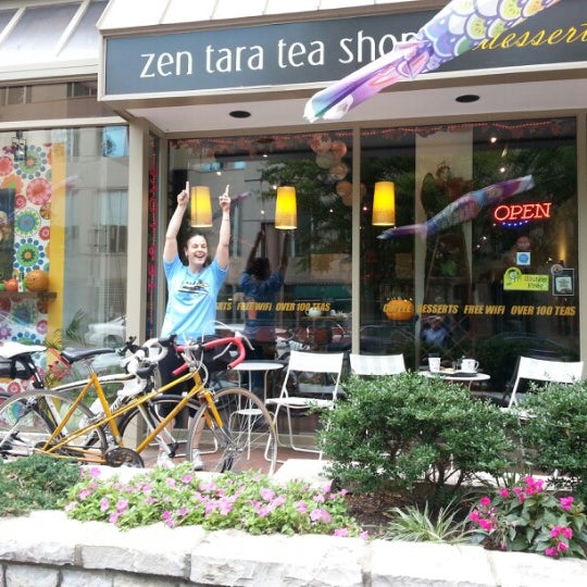 Photo prise au Zen Tara Tea par WhatsUpWheaton S. le10/14/2012