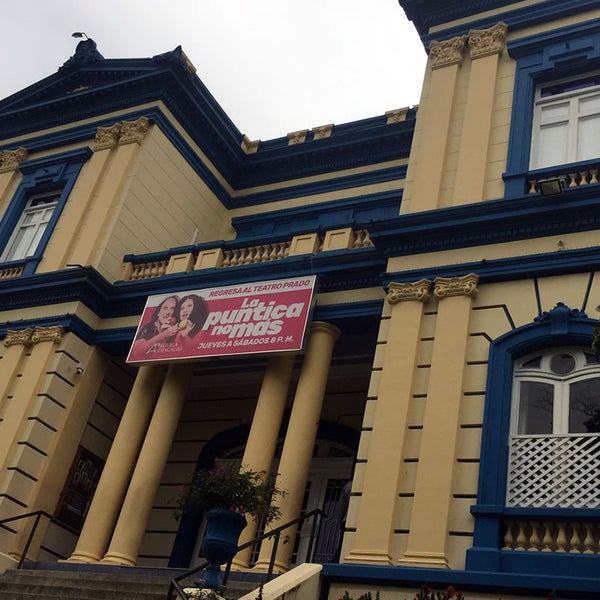 Es la casa del teatro en Medellín. Allí tiene sede "El Águila Descalza", el grupo teatral más representativo del país. En http://medellin.tips/teatro-prado/ puedes conocer tips del lugar.