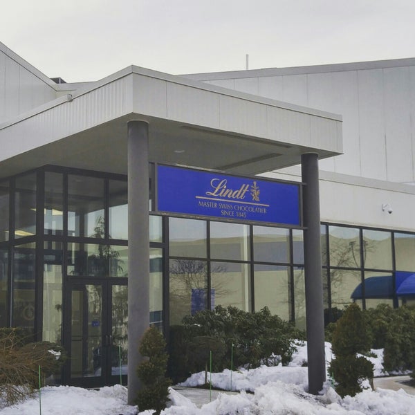 Lindt & Sprungli Chocolate (USA) Inc. Chocolate Shop in Stratham