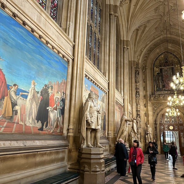Foto diambil di Houses of Parliament oleh a N A S S E R pada 1/14/2023