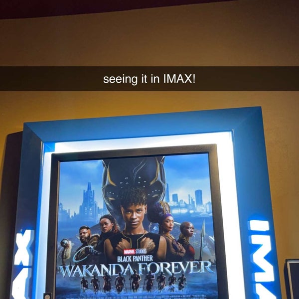 Regal UA Farmingdale & IMAX Farmingdale에서 영화관일에서의 사진