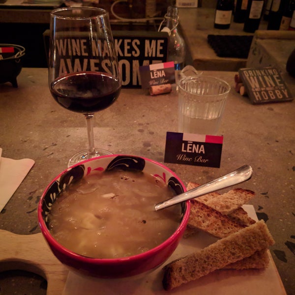 1/23/2018 tarihinde i k.ziyaretçi tarafından Lēna Coffee&amp;Wine'de çekilen fotoğraf