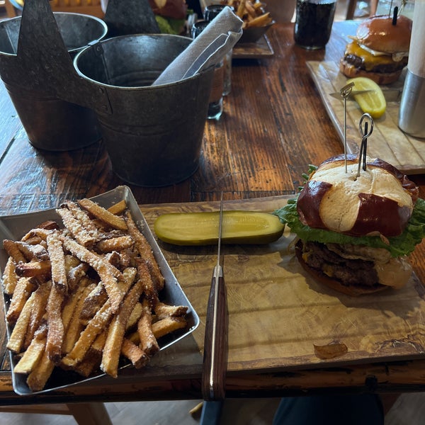 The Field Burger & Tap 1 Country Club Ln