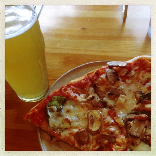 Great beer, wine, pizza, and happy hour. It has my vote.