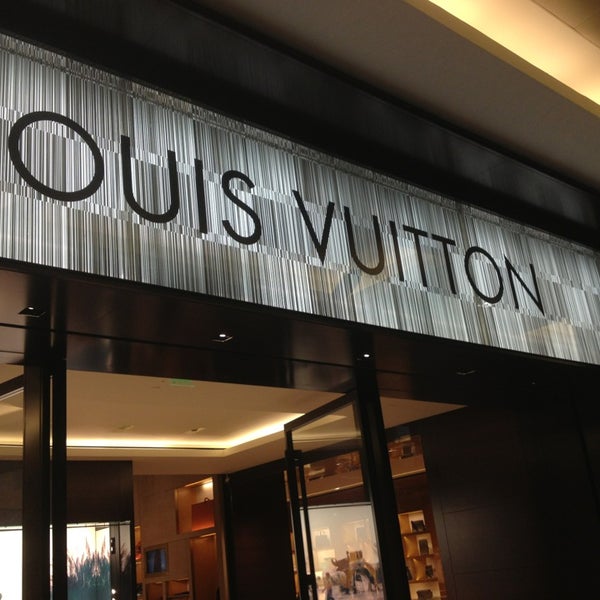Louis Vuitton São Paulo - Morumbi Shopping Store in São Paulo
