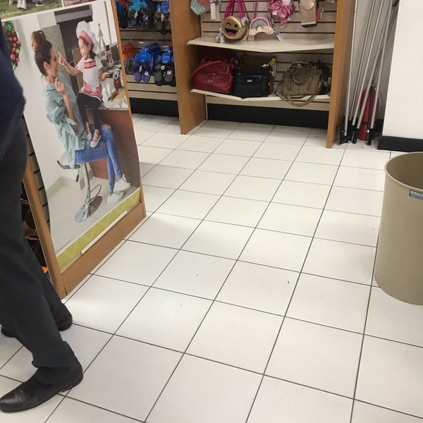 payless colinas mall