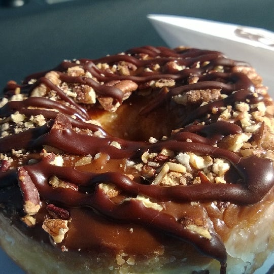Снимок сделан в Donuts To Go пользователем Jillian K. 1/22/2014
