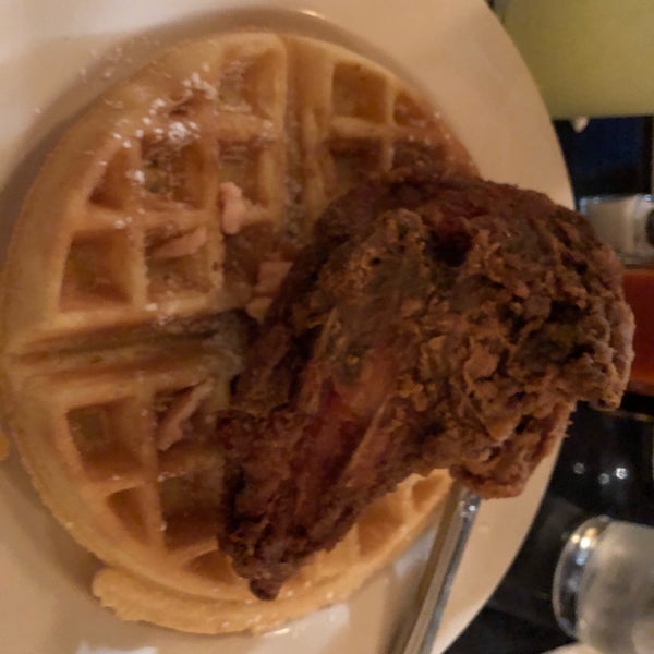 Das Foto wurde bei Melba&#39;s Restaurant von Ryan B. am 5/1/2018 aufgenommen