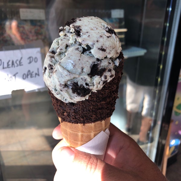 Photo taken at Emack &amp; Bolio&#39;s Ice Cream by Ryan B. on 7/28/2019