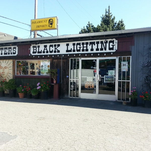 Paramount Imports Smoke Shop in Central San Jose