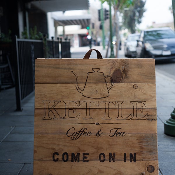 9/28/2015 tarihinde Kettle Coffee &amp; Teaziyaretçi tarafından Kettle Coffee &amp; Tea'de çekilen fotoğraf