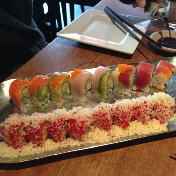 รูปภาพถ่ายที่ Coast Sushi Bar โดย Dave C. เมื่อ 3/2/2013