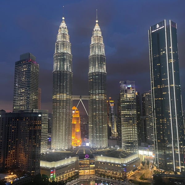 รูปภาพถ่ายที่ SkyBar Kuala Lumpur โดย DAIKI F. เมื่อ 6/3/2022