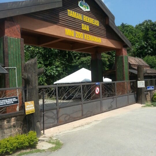 taman rekreasi dan mini zoo kemaman Sue Jones