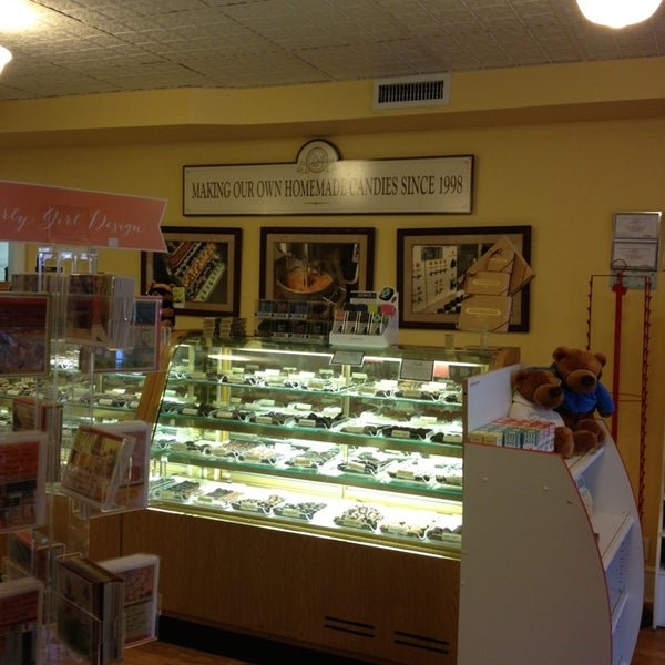 8/30/2013 tarihinde Sarah G.ziyaretçi tarafından Deborah Ann&#39;s Sweet Shoppe'de çekilen fotoğraf