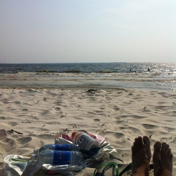 Beach marks. Пляж нисси бич кипр. Самый красивый закат. Кипр айнапа пляж нисси бич. Джуху мумбаи.