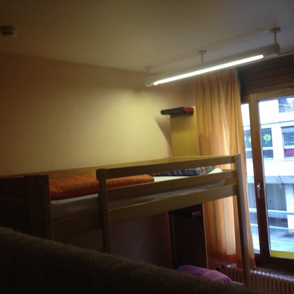 รูปภาพถ่ายที่ Geneva Hostel โดย Asael Z. เมื่อ 5/30/2014