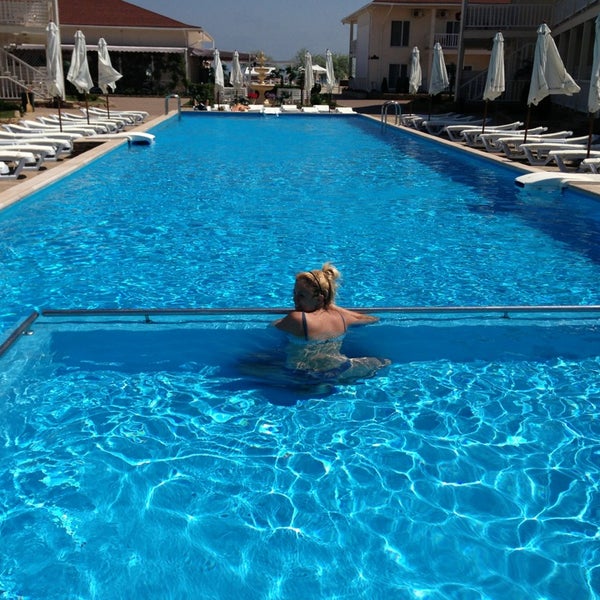 Бассейн из нержавеющей стали. Бассейн сибгту ул марковского. Аквапарк магнитогорск фото. Бассейн со стеклянной чашей. Закрытая зона для бассейна.