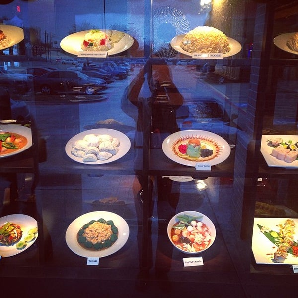 3/17/2014 tarihinde Sean M.ziyaretçi tarafından Zenna Thai &amp; Japanese Restaurant'de çekilen fotoğraf