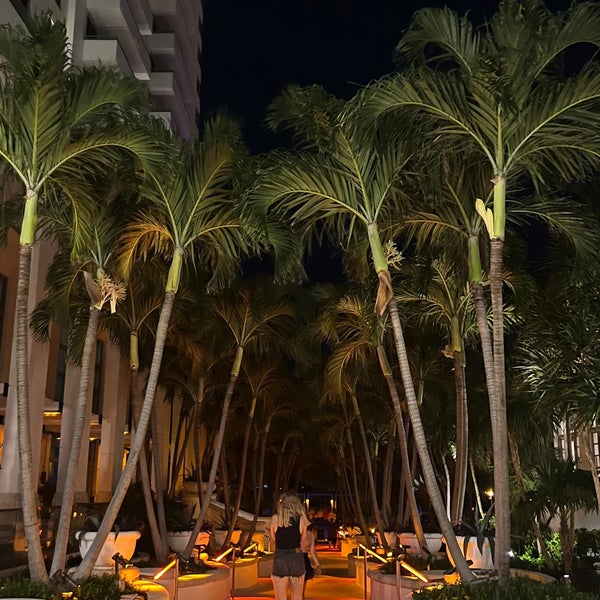 รูปภาพถ่ายที่ Loews Miami Beach Hotel โดย Dr. Mohannad เมื่อ 7/2/2023